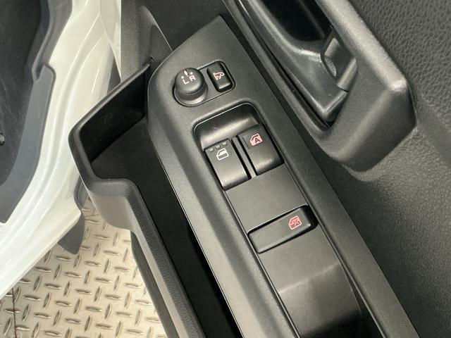 ハイゼットカーゴクルーズターボ 3モード電子制御式4WD CVT 1オーナー走行無制限1年保証 前後コーナーセンサー 3モード電子制御式4WD CVT車 ワンオーナー オートハイビーム アイドリングストップ プッシュスタート 横滑り防止装置 オートライト 電動格納ドアミラー(兵庫県)の中古車