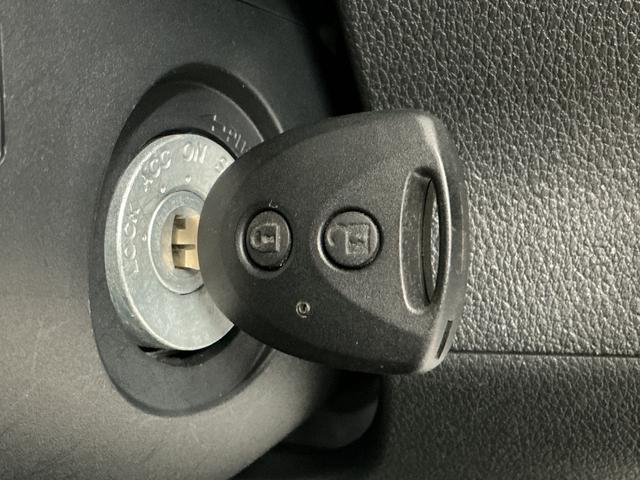 ハイゼットカーゴDX 3モード4WD CVT 前後コーナーセンサー キーレス走行無制限1年保証 前後コーナーセンサー 3モード電子制御式4WD CVT車 オートハイビーム アイドリングストップ キーレスエントリー 横滑り防止装置 ヘッドライトレベライザー 両側スライドドア(兵庫県)の中古車