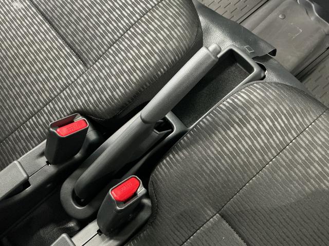 ハイゼットカーゴDX 3モード4WD CVT 前後コーナーセンサー キーレス走行無制限1年保証 前後コーナーセンサー 3モード電子制御式4WD CVT車 オートハイビーム アイドリングストップ キーレスエントリー 横滑り防止装置 ヘッドライトレベライザー 両側スライドドア(兵庫県)の中古車