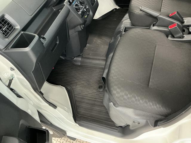 ハイゼットカーゴDX 3モード4WD CVT 前後コーナーセンサー キーレス走行無制限1年保証 前後コーナーセンサー 3モード電子制御式4WD CVT車 オートハイビーム アイドリングストップ キーレスエントリー 横滑り防止装置 ヘッドライトレベライザー 両側スライドドア(兵庫県)の中古車