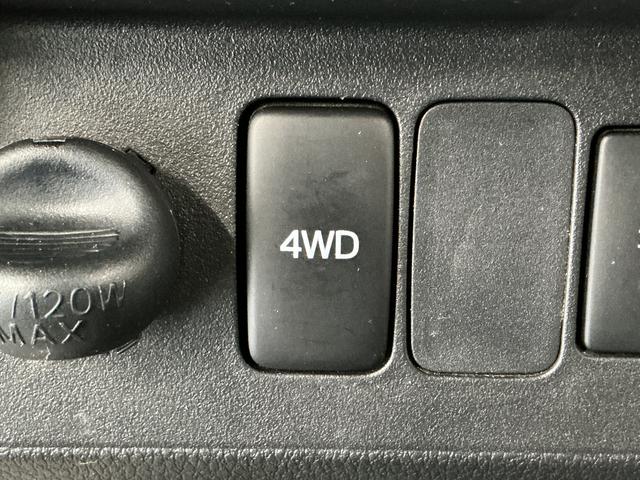 ハイゼットトラックジャンボSAIIIt 4WD AT 禁煙 ワンオーナー CD走行無制限1年保証 4WD ワンオーナー 禁煙車 AT車 CDオーディオ 3方開 荷台作業灯 リアゲートチェーン LEDヘッドライト 横滑り防止装置 ヘッドライトレベライザー 12インチアルミホイール(兵庫県)の中古車