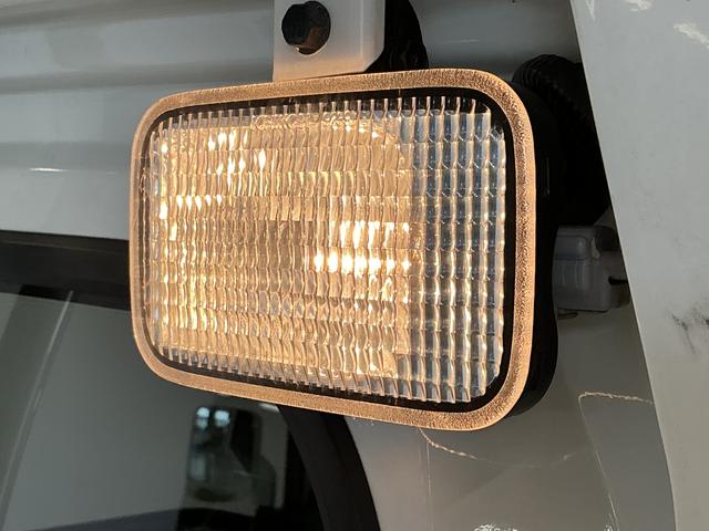 ハイゼットトラックジャンボSAIIIt 4WD AT 禁煙 ワンオーナー CD走行無制限1年保証 4WD ワンオーナー 禁煙車 AT車 CDオーディオ 3方開 荷台作業灯 リアゲートチェーン LEDヘッドライト 横滑り防止装置 ヘッドライトレベライザー 12インチアルミホイール(兵庫県)の中古車