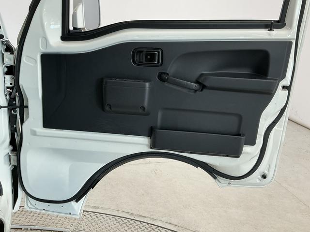 ハイゼットトラックジャンボSAIIIt 4WD AT 禁煙 ワンオーナー CD走行無制限1年保証 4WD ワンオーナー 禁煙車 AT車 CDオーディオ 3方開 荷台作業灯 リアゲートチェーン LEDヘッドライト 横滑り防止装置 ヘッドライトレベライザー 12インチアルミホイール(兵庫県)の中古車