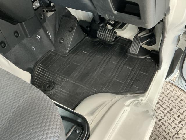 ハイゼットトラックジャンボSAIIIt 4WD AT 禁煙 ワンオーナー CD走行無制限1年保証 4WD ワンオーナー 禁煙車 AT車 CDオーディオ 3方開 荷台作業灯 リアゲートチェーン LEDヘッドライト 横滑り防止装置 ヘッドライトレベライザー 12インチアルミホイール(兵庫県)の中古車