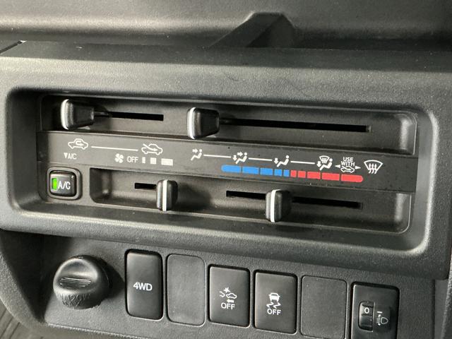 ハイゼットトラックジャンボSAIIIt 4WD AT 禁煙 ワンオーナー CD走行無制限1年保証 4WD ワンオーナー 禁煙車 AT車 CDオーディオ 3方開 荷台作業灯 リアゲートチェーン LEDヘッドライト 横滑り防止装置 ヘッドライトレベライザー 12インチアルミホイール(兵庫県)の中古車