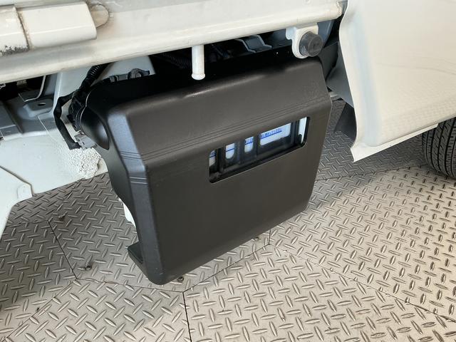 ハイゼットトラックジャンボSAIIIt 4WD AT 禁煙 ワンオーナー CD走行無制限1年保証 4WD ワンオーナー 禁煙車 AT車 CDオーディオ 3方開 荷台作業灯 リアゲートチェーン LEDヘッドライト 横滑り防止装置 ヘッドライトレベライザー 12インチアルミホイール(兵庫県)の中古車