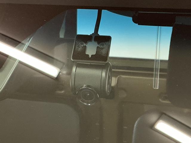 ハイゼットトラックハイルーフ 雹害車両 3モード電子制御式4WD CVT 禁煙雹害車両 1年保証 CVT車 ドラレコ 禁煙車 3モード電子制御式4WD 9インチディスプレイオーディオ デジタルインナーミラー バックカメラ 前後コーナーセンサー 3方開 荷台作業灯 荷台マット(兵庫県)の中古車