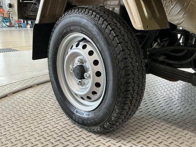 ハイゼットトラックハイルーフ 雹害車両 3モード電子制御式4WD CVT 禁煙雹害車両 1年保証 CVT車 ドラレコ 禁煙車 3モード電子制御式4WD 9インチディスプレイオーディオ デジタルインナーミラー バックカメラ 前後コーナーセンサー 3方開 荷台作業灯 荷台マット(兵庫県)の中古車