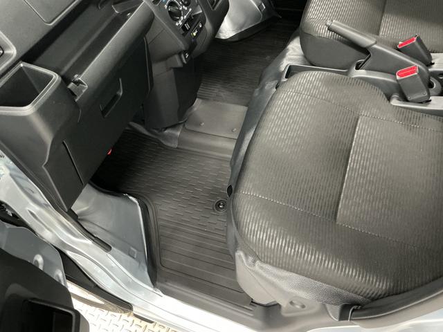ハイゼットカーゴDX CVT 前後コーナーセンサー ラジオ 両側スライドドア走行無制限1年保証 前後コーナーセンサー CVT車 オートハイビーム アイドリングストップ キーレスエントリー 横滑り防止装置 ヘッドライトレベライザー パワーウィンドウ ラジオ スマートアシスト(兵庫県)の中古車