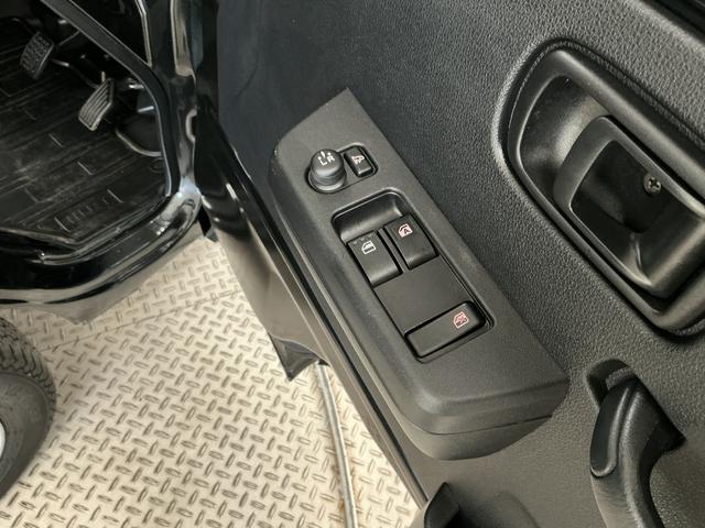 ハイゼットトラックEXT 4WD 5MT CDオーディオ 3方開 荷台作業灯4WD MT車 1年保証 CDオーディオ センターデフロック トランスファー 前後コーナーセンサー 3方開 荷台作業灯 ゲートプロテクター 荷台マット リアゲートチェーン スマートキー 電動格納ミラー(兵庫県)の中古車
