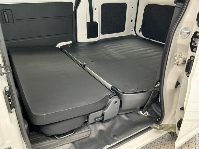 ハイゼットカーゴＤＸ　ＣＶＴ　ＥＴＣ　前後コーナーセンサー　キーレス　ラジオＣＶＴ車　１年保証　ＥＴＣ　前後コーナーセンサー　ラジオ　キーレスエントリー　オートハイビーム　アイドリングストップ　横滑り防止装置　オートライト　両側スライドドア　オーバーヘッドシェルフ（兵庫県）の中古車