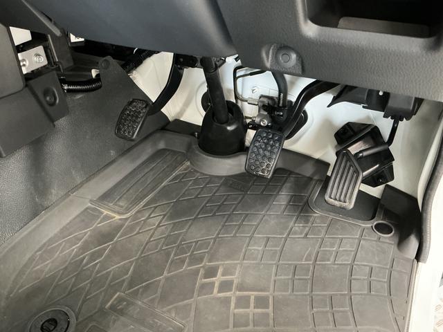 ハイゼットトラックスタンダード　農用スペシャル　４ＷＤ　５ＭＴ　ＥＴＣ　ラジオ４ＷＤ　ＭＴ車　１年保証　ＥＴＣ　ラジオ　センターデフロック　トランスファー　３方開　荷台作業灯　ゲートプロテクター　荷台マット　リアゲートチェーン　ドアバイザー　ヘッドライトレベライザー　エアコン（兵庫県）の中古車
