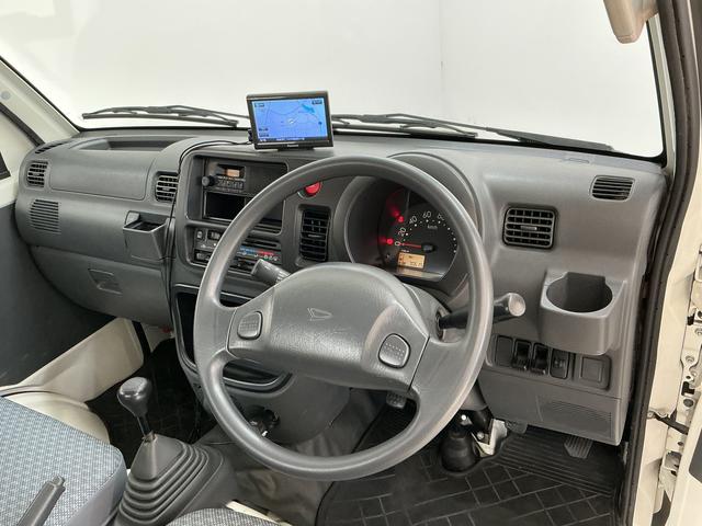 ハイゼットトラック 中古車 エアコン・パワステ　スペシャル　５ＭＴ　ワンオーナーＭＴ車　１年保証　ワンオーナー　ポータブルナビ　ラジオ　３方開　ゲートプロテクター　荷台マット　リアゲートチェーン　ドアバイザー　ヘッドライトレベライザー　シガーソケット　マニュアルエアコン