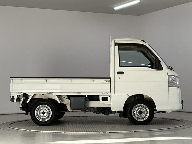 ハイゼットトラックエアコン・パワステ スペシャル 5MT ワンオーナーMT車 1年保証 ワンオーナー ポータブルナビ ラジオ 3方開 ゲートプロテクター 荷台マット リアゲートチェーン ドアバイザー ヘッドライトレベライザー シガーソケット マニュアルエアコン(兵庫県)の中古車