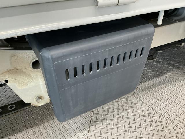 ハイゼットトラックエアコン・パワステ スペシャル 5MT ワンオーナーMT車 1年保証 ワンオーナー ポータブルナビ ラジオ 3方開 ゲートプロテクター 荷台マット リアゲートチェーン ドアバイザー ヘッドライトレベライザー シガーソケット マニュアルエアコン(兵庫県)の中古車