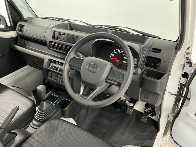 ハイゼットトラック 中古車 スタンダード　５ＭＴ　前後コーナーセンサー　オートハイビームＭＴ車　１年保証　ラジオ　前後コーナーセンサー　３方開　オートハイビーム　アイドリングストップ　横滑り防止装置　ヘッドライトレベライザー　アクセサリーソケット　スペアタイヤ　スマートアシスト