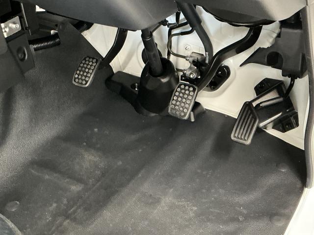 ハイゼットトラックスタンダード 5MT 前後コーナーセンサー オートハイビームMT車 1年保証 ラジオ 前後コーナーセンサー 3方開 オートハイビーム アイドリングストップ 横滑り防止装置 ヘッドライトレベライザー アクセサリーソケット スペアタイヤ スマートアシスト(兵庫県)の中古車