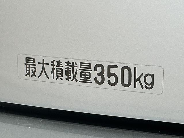 ハイゼットカーゴクルーズ 4WD 5MT 禁煙 ワンオーナー CDオーディオ4WD MT車 走行無制限1年保証 禁煙車 ワンオーナー CDオーディオ 両側スライドドア USB接続 キーレスエントリー アイドリングストップ ドアバイザー 電動格納ミラー オーバーヘッドシェルフ(兵庫県)の中古車