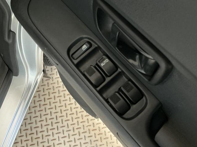ハイゼットカーゴクルーズ 4WD 5MT 禁煙 ワンオーナー CDオーディオ4WD MT車 走行無制限1年保証 禁煙車 ワンオーナー CDオーディオ 両側スライドドア USB接続 キーレスエントリー アイドリングストップ ドアバイザー 電動格納ミラー オーバーヘッドシェルフ(兵庫県)の中古車
