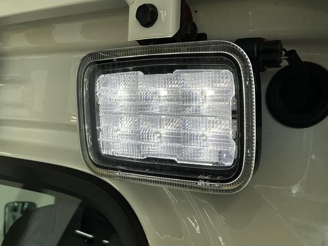 ハイゼットトラックスタンダード 農用スペシャル 3モード4WD CVT 3方開3モード電子制御式4WD CVT車 1年保証 前後コーナーセンサー 3方開 荷台作業灯 荷台マット センターデフロック オートハイビーム アイドリングストップ 横滑り防止装置 ドアバイザー(兵庫県)の中古車
