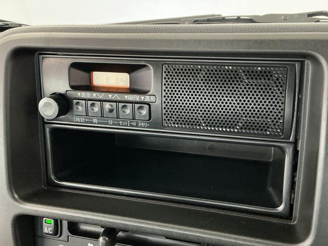 ハイゼットカーゴ 中古車 スペシャル　ＡＴ　ワンオーナー　ＥＴＣ　ラジオ　両側スライドＡＴ車　走行無制限１年保証　ワンオーナー　ＥＴＣ　ラジオ　両側スライドドア　ドアバイザー　ヘッドライトレベライザー　マニュアルエアコン　オーバーヘッドシェルフ　ラバーフロアマット　衝突安全ボディ