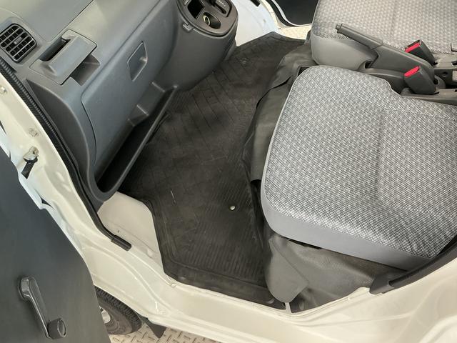 ハイゼットカーゴスペシャル AT ワンオーナー ETC ラジオ 両側スライドAT車 走行無制限1年保証 ワンオーナー ETC ラジオ 両側スライドドア ドアバイザー ヘッドライトレベライザー マニュアルエアコン オーバーヘッドシェルフ ラバーフロアマット 衝突安全ボディ(兵庫県)の中古車