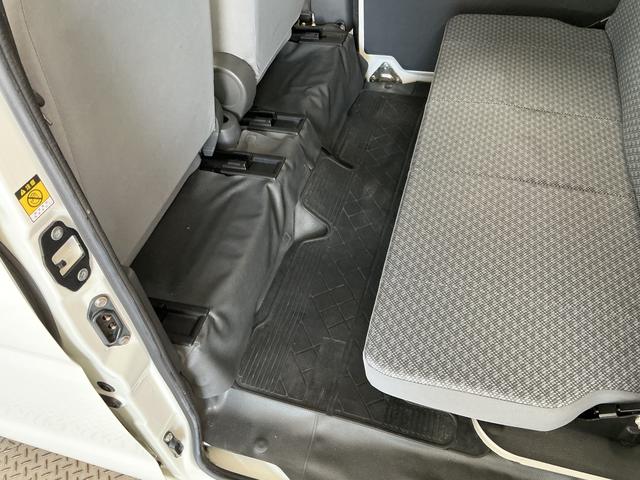 ハイゼットカーゴスペシャル AT ワンオーナー ETC ラジオ 両側スライドAT車 走行無制限1年保証 ワンオーナー ETC ラジオ 両側スライドドア ドアバイザー ヘッドライトレベライザー マニュアルエアコン オーバーヘッドシェルフ ラバーフロアマット 衝突安全ボディ(兵庫県)の中古車