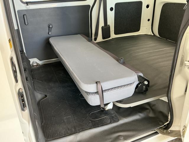 ハイゼットカーゴスペシャル AT ワンオーナー ETC ラジオ 両側スライドAT車 走行無制限1年保証 ワンオーナー ETC ラジオ 両側スライドドア ドアバイザー ヘッドライトレベライザー マニュアルエアコン オーバーヘッドシェルフ ラバーフロアマット 衝突安全ボディ(兵庫県)の中古車