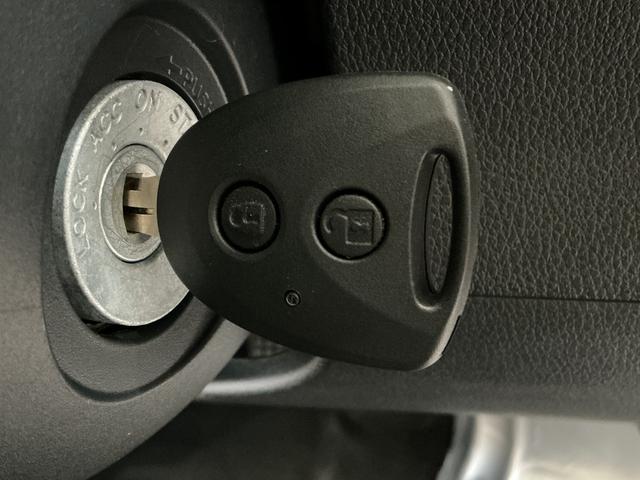ハイゼットカーゴDX CVT 9インチディスプレイオーディオ バックカメラCVT車 1年保証 9インチディスプレイオーディオ バックカメラ 前後コーナーセンサー USB接続 Bluetooth オートハイビーム キーレスエントリー アイドリングストップ 横滑り防止装置(兵庫県)の中古車