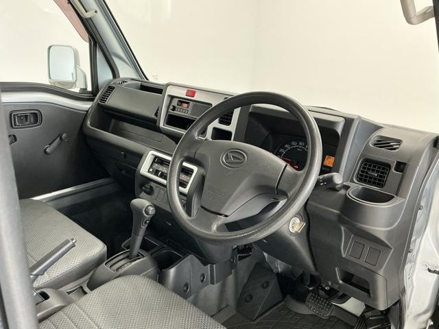 ハイゼットトラック 中古車 スタンダード　ＡＴ車　３方開　ラジオデッキ　ドアバイザーＡＴ車　走行無制限１年保証　ラジオデッキ　　ドアバイザー　３方開　１２Ｖアクセサリーソケット　マッドフラップ　スペアタイヤ　禁煙車　マニュアルエアコン　パワーステアリング
