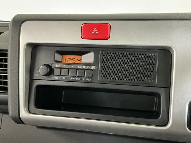 ハイゼットトラック 中古車 スタンダード　ＡＴ車　３方開　ラジオデッキ　ドアバイザーＡＴ車　走行無制限１年保証　ラジオデッキ　　ドアバイザー　３方開　１２Ｖアクセサリーソケット　マッドフラップ　スペアタイヤ　禁煙車　マニュアルエアコン　パワーステアリング