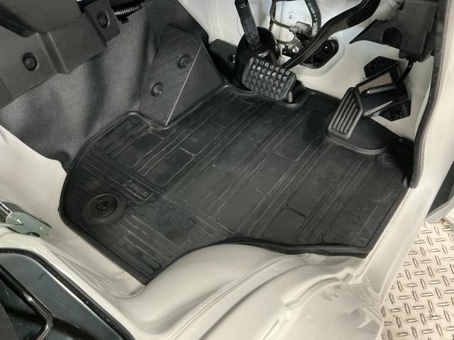 ハイゼットトラックスタンダード　ＣＶＴ　前後コーナーセンサー　横滑り防止装置ＣＶＴ車　１年保証　ラジオ　前後コーナーセンサー　３方開　荷台マット　オートハイビーム　アイドリングストップ　横滑り防止装置　ヘッドライトレベライザー　アクセサリーソケット　スペアタイヤ　スマアシ（兵庫県）の中古車