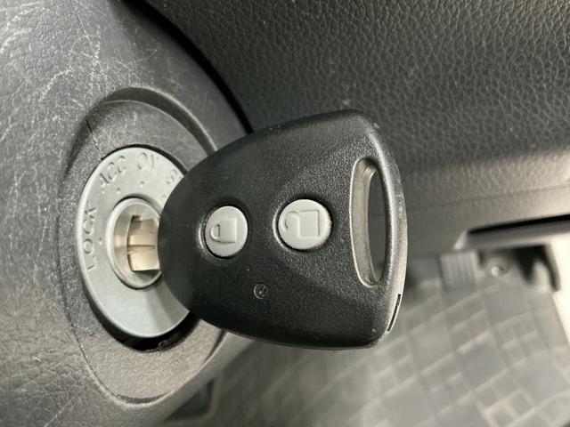 ハイゼットトラックスタンダード　ＡＴ　禁煙　ワンオーナー　ラジオ　３方開ＡＴ車　１年保証　禁煙車　ワンオーナー　ラジオ　３方開　ゲートプロテクター　リアゲートチェーン　キーレスエントリー　ドアバイザー　ヘッドライトレベライザー　オーバーヘッドシェルフ　パワーウインドウ（兵庫県）の中古車