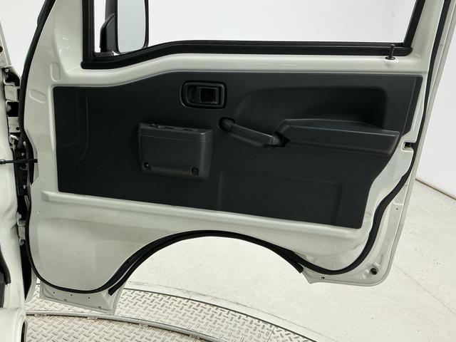 ハイゼットトラックスタンダード　ＡＴ　禁煙　ワンオーナー　ラジオ　３方開ＡＴ車　１年保証　禁煙車　ワンオーナー　ラジオ　３方開　ゲートプロテクター　リアゲートチェーン　キーレスエントリー　ドアバイザー　ヘッドライトレベライザー　オーバーヘッドシェルフ　パワーウインドウ（兵庫県）の中古車