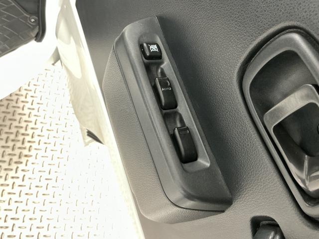 ハイゼットトラックスタンダード　ＡＴ　禁煙　ワンオーナー　ラジオ　３方開ＡＴ車　１年保証　禁煙車　ワンオーナー　ラジオ　３方開　ゲートプロテクター　リアゲートチェーン　キーレスエントリー　ドアバイザー　ヘッドライトレベライザー　オーバーヘッドシェルフ　パワーウインドウ（兵庫県）の中古車
