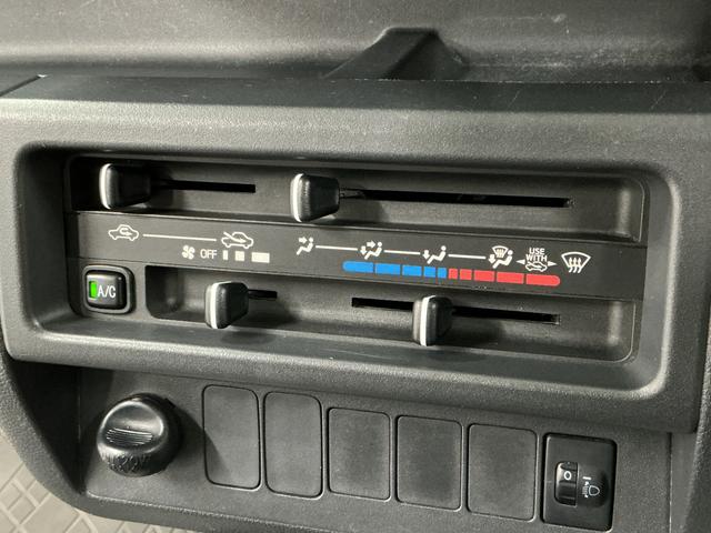 ハイゼットトラックスタンダード　ＡＴ　禁煙　ワンオーナー　ラジオ　３方開ＡＴ車　１年保証　禁煙車　ワンオーナー　ラジオ　３方開　ゲートプロテクター　リアゲートチェーン　キーレスエントリー　ドアバイザー　ヘッドライトレベライザー　オーバーヘッドシェルフ　パワーウインドウ（兵庫県）の中古車