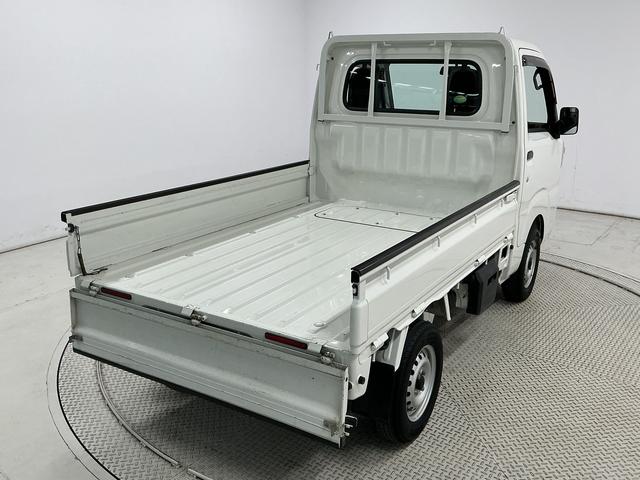ハイゼットトラックスタンダード　ＡＴ　禁煙　ワンオーナー　ラジオ　３方開ＡＴ車　１年保証　禁煙車　ワンオーナー　ラジオ　３方開　ゲートプロテクター　リアゲートチェーン　キーレスエントリー　ドアバイザー　ヘッドライトレベライザー　オーバーヘッドシェルフ　パワーウインドウ（兵庫県）の中古車