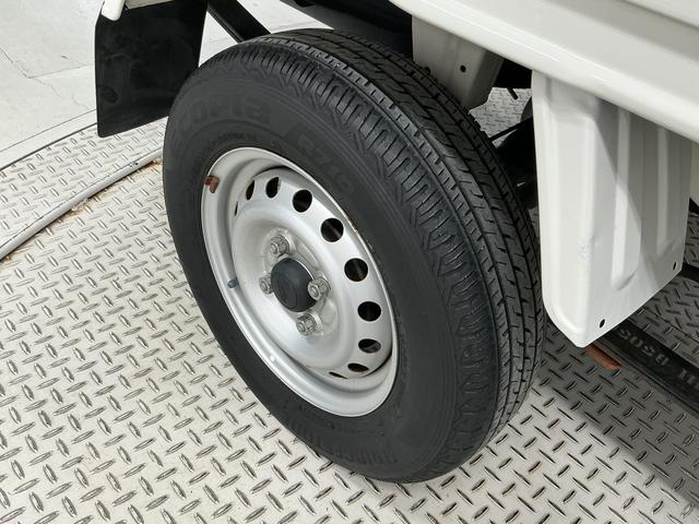 ハイゼットトラックスタンダード　ＡＴ　禁煙　ワンオーナー　ラジオ　３方開ＡＴ車　１年保証　禁煙車　ワンオーナー　ラジオ　３方開　ゲートプロテクター　リアゲートチェーン　キーレスエントリー　ドアバイザー　ヘッドライトレベライザー　オーバーヘッドシェルフ　パワーウインドウ（兵庫県）の中古車