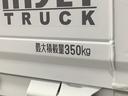 雹害車両　１年保証　リアコーナーセンサー　４ＷＤ　ＭＴ車　３方開　荷台作業灯　アイドリングストップ　横滑り防止装置　オートライト　トランスファー　ヘッドライトレベライザー　スペアタイヤ　ラジオ（兵庫県）の中古車