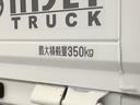 走行無制限１年保証　前後コーナーセンサー　４ＷＤ　ＭＴ車　３方開　アイドリングストップ　横滑り防止装置　オートライト　ヘッドライトレベライザー　アクセサリーソケット　スペアタイヤ　ラジオ（兵庫県）の中古車