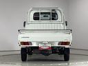 走行無制限１年保証　４ＷＤ　荷台作業灯　ＡＴ車　３方開　ゲートプロテクター　ドアバイザー　ヘッドライトレベライザー　マニュアルエアコン　シガーソケット　スペアタイヤ　ラジオ　パワーステアリング（兵庫県）の中古車