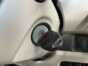 １年保証　禁煙車　ＣＤオーディオ　ＥＴＣ　前後コーナーセンサー　衝突軽減ブレーキ　キーレスエントリー　横滑り防止装置　ヘッドライトレベライザー　電動格納ドアミラー　アクセサリーソケット　ベンチシート（兵庫県）の中古車