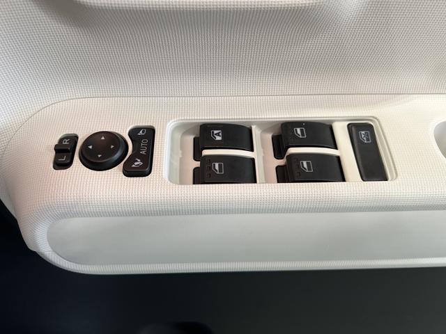 ムーヴキャンバスストライプスＧバックカメラ　両側パワースライドドア　ホッとカップホルダー　シートヒーター　オートエアコン　キーフリー　ステアリングスイッチ　認定中古車　ＣＶＴ　６６０（香川県）の中古車