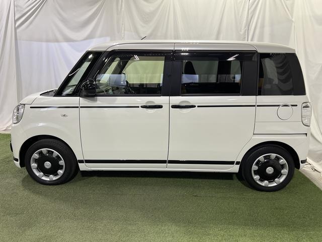 ムーヴキャンバス 中古車 ＧブラックアクセントＶＳ　ＳＡＩＩＩナビ　ＴＶ　Ｂｌｕｅｔｏｏｔｈ　ＥＴＣ　全方位カメラ　キーフリー　ステアリングスイッチ　両側パワースライドドア　オートエアコン　認定中古車　ＣＶＴ