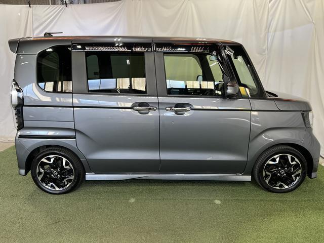 Ｎ−ＢＯＸカスタム 中古車 Ｇ・Ｌターボホンダセンシングナビ　ＴＶ　Ｂｌｕｅｔｏｏｔｈ　ドラレコ　ＥＴＣ　バックカメラ　後席会話機能　キーフリー　ステアリングスイッチ　両側パワースライドドア　サンシェード　認定中古車　ＣＶＴ
