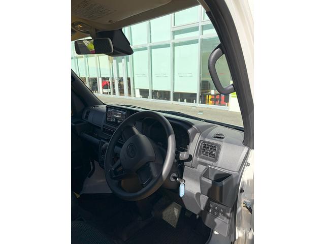 ハイゼットカーゴDXサポカーSワイド適合 オーディオ エアコン アクセサリーソケット コーナーセンサー アイドリングストップ 光軸調整ダイヤル 横滑り防止機能 誤発進抑制機能 パワーウインドウ キーレス(神奈川県)の中古車