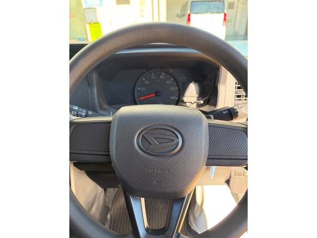 ハイゼットカーゴDXサポカーSワイド適合 オーディオ エアコン アクセサリーソケット コーナーセンサー アイドリングストップ 光軸調整ダイヤル 横滑り防止機能 誤発進抑制機能 パワーウインドウ キーレス(神奈川県)の中古車