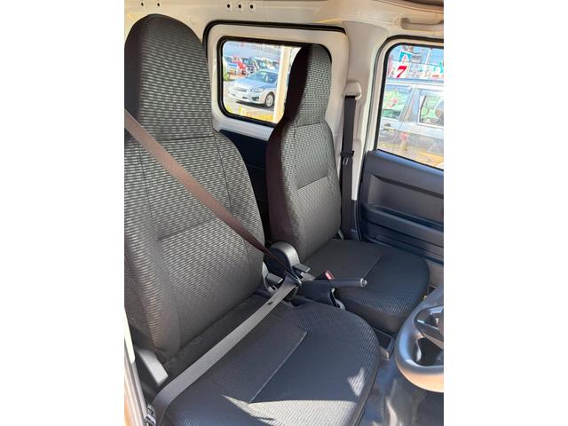 ハイゼットカーゴDXサポカーSワイド適合 オーディオ エアコン アクセサリーソケット コーナーセンサー アイドリングストップ 光軸調整ダイヤル 横滑り防止機能 誤発進抑制機能 パワーウインドウ キーレス(神奈川県)の中古車