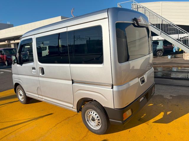 ハイゼットカーゴＤＸサポカーＳワイド適合　ラジオ　エアコン　アクセサリーソケット　コーナーセンサー　アイドリングストップ　光軸調整ダイヤル　横滑り防止機能　誤発進抑制機能　パワーウインドウ　キーレス（神奈川県）の中古車