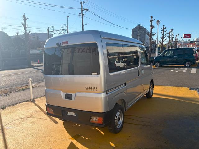 ハイゼットカーゴＤＸサポカーＳワイド適合　ラジオ　エアコン　アクセサリーソケット　コーナーセンサー　アイドリングストップ　光軸調整ダイヤル　横滑り防止機能　誤発進抑制機能　パワーウインドウ　キーレス（神奈川県）の中古車